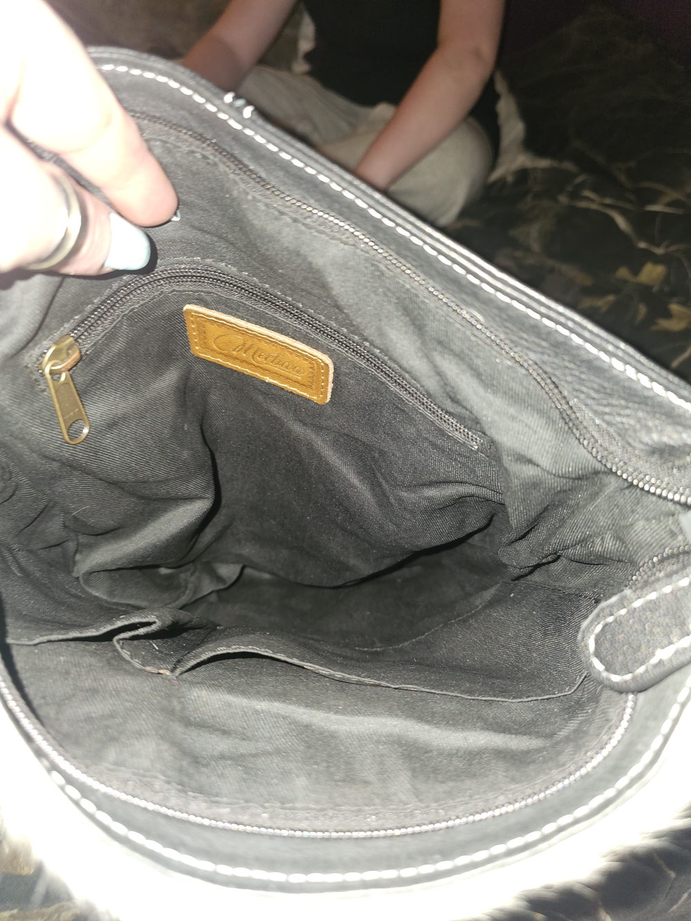 Cowhide Fringe Crossbody Bag with Tooled Western Front - Picture 3 of 3